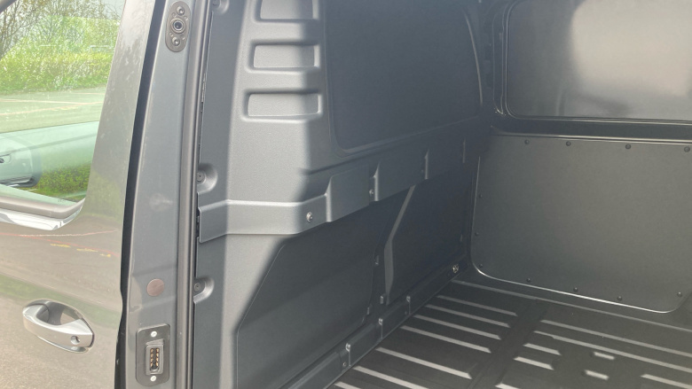 Ford Transit Connect 250 L2 Petrol 1.5 EcoBoost PHEV 150 Limited Van Auto